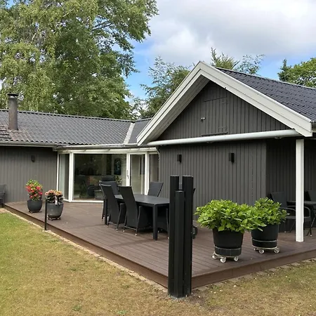 Floria - 500m From The Sea By Interhome *